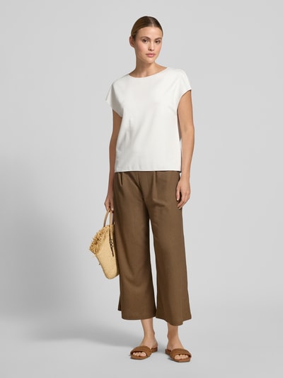 Frauenmodel trägt Relaxed Fit Culotte in strukturierter Optik von s.Oliver RED LABEL, Braun, Optik: Unifarben, Passform: Relaxed-Fit, High-Waist, Bundabschluss: Elastisch, seitliche Eingrifftaschen, Materialverarbeitung: Jersey, Ganzkörperansicht von vorne.
