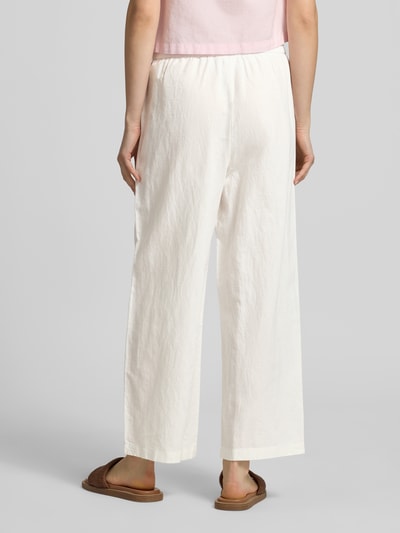 Frauenmodel trägt Regular Fit Leinenhose aus Leinen-Baumwolle-Mix von Marc O'Polo Denim, Optik: Unifarben, Passform: Regular-Fit, Bundabschluss: Tunnelzug, seitliche Eingrifftaschen, leicht strukturierte Oberfläche, Ganzkörperansicht Rückansicht.
