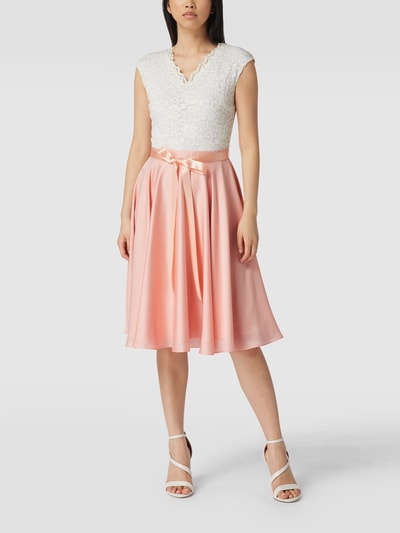 Swing Cocktailkleid mit Taillenband Rose 1