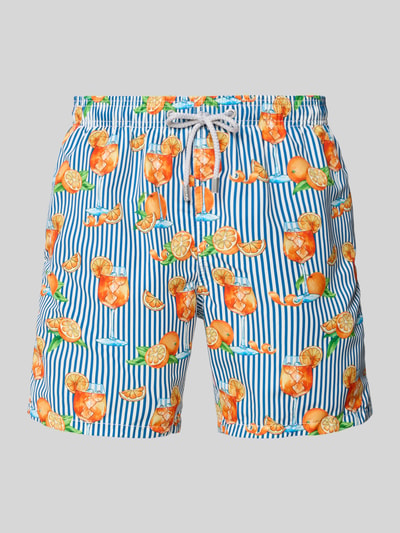 Produktfoto, Straight Fit Badeshorts mit Logo-Patch Modell 'Gustavia' von MC2 Saint Barth mit floraler Allover-Print, Gesäßtasche und elastischem Bund mit Tunnelzug, bunte Farben, gestreifter Hintergrund, glatte Textur