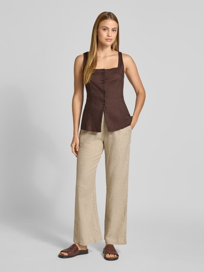 Vrouwenmodel draagt Wide Leg Pants uit linnenmix met elastische tailleband model 'Lava' van FREE/QUENT, beige kleur, loose fit, viscosemix, vooraanzicht volledige lichaamsopname.