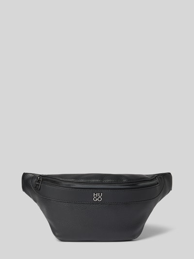 Produktfoto, Bauchtasche mit Label-Applikation Modell 'QUANTIC' von HUGO, czarne, jednolite, ziarnista faktura, skórzane, zapięcie na suwak, główna komora, wewnętrzna kieszeń, pasek na biodra