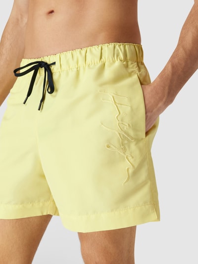 Tommy Hilfiger Regular Fit Badehose mit Brand-Schriftzug Hellgelb 3