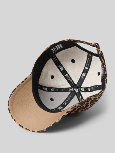 Produktfoto, Base Cap mit Allover-Animal-Print Modell '9FORTY' von New Era aus bawełna, zwierzęcy nadruk na całej powierzchni, wyhaftowany motyw