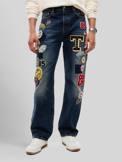 Tommy Jeans Straight Fit Jeans mit auffälligen Patches Jeansblau 4