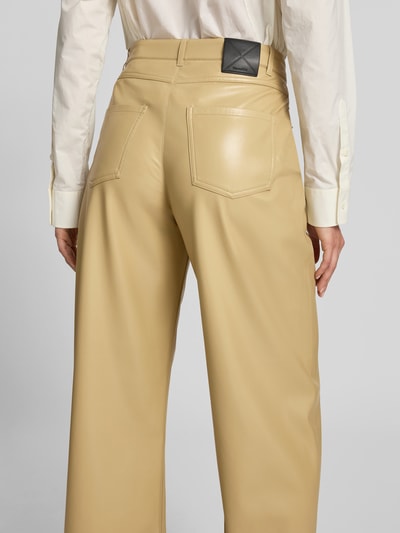 Nanushka Straight Fit Hose in Leder-Optik Beige 3