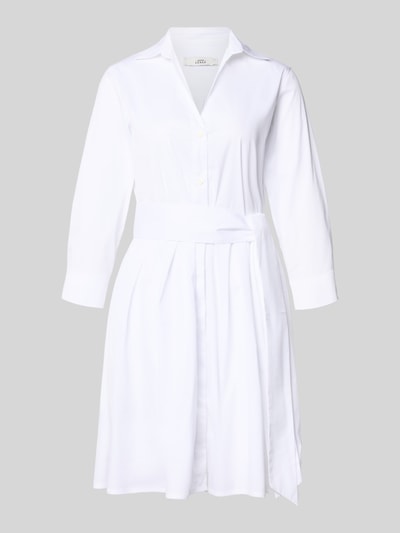 Produktfoto, Hemdblusenkleid mit Bindegürtel Modell 'JULE' von 0039 Italy aus weißem Baumwoll-Mix mit Stretch-Anteil, A-Linie, Knielänge, V-Ausschnitt.