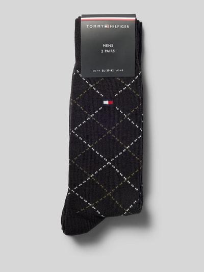 Produktfoto, schwarze Socken aus Baumwoll-Mix von Tommy Hilfiger mit Rautenmuster und kleinen kontrastfarbenen Linien, Herren Socken von Tommy Hilfiger