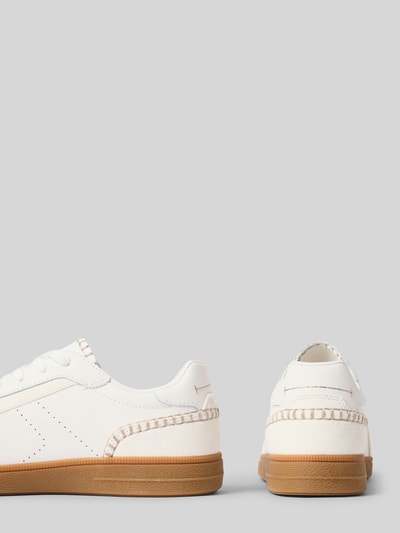 Productfoto, witte sneakers van leer met lichtbruine zool en stiksels, Sneaker aus echtem Leder Modell 'CHARLIE W 1A' van Marc O'Polo, dames sneakers