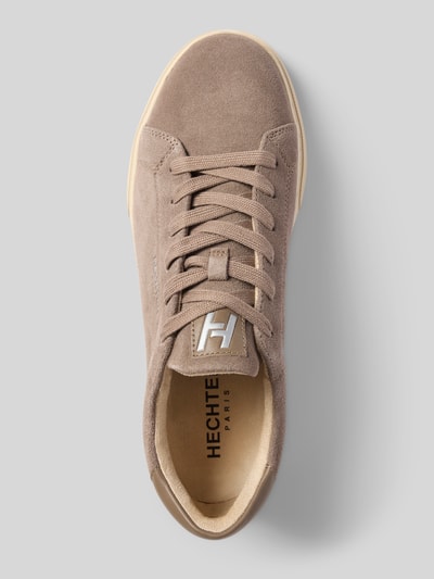 Produktfoto, Sneakersy z naturalnej skóry z wytłoczonym logo, model 'Julien' od HECHTER PARIS, imitacja weluru, wiązanie, zaokrąglony krój, wysokość obcasa w rozmiarze 44: 4 cm, wysokość cholewki w rozmiarze 44: 8 cm, szerokość w rozmiarze 44: 12 cm, beżowa kolorystyka, matowa faktura
