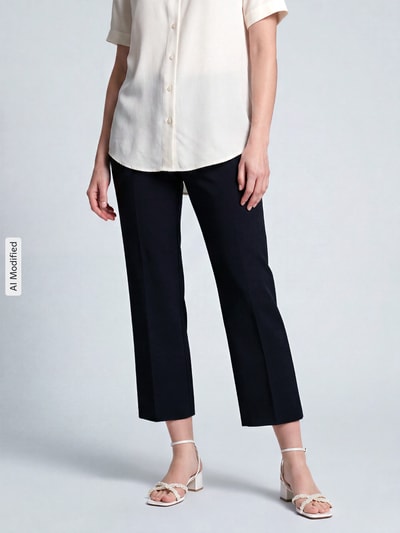 Kobiece model prezentuje czarne kuloty z mieszanki wiskozy Straight Fit Culotte aus Viskose-Mix model 'Fenja' od Stehmann, damskie kuloty, zdjęcie całej sylwetki z przodu, KI-modifiziertes Bild.