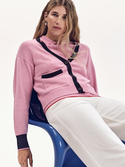 P&C* curated by Veronika Heilbrunner Verkürzter Cardigan mit Kontrastdetail Rosa 6