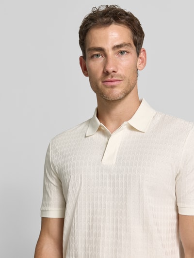 Männermodel trägt regular fit poloshirt aus pure katoen model 'Parley 321' van BOSS Heren, crème, lichte textuur, nahaufnahme oberkörper