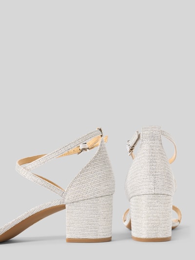 Produktfoto, Sandaletten mit Strukturmuster Modell 'Serena' von MICHAEL Michael Kors, silberfarbener Allover-Glitzer-Besatz, abgerundete Passform, 6 cm Absatzhöhe, 9 cm Schafthöhe, glatte und strukturierte Textur