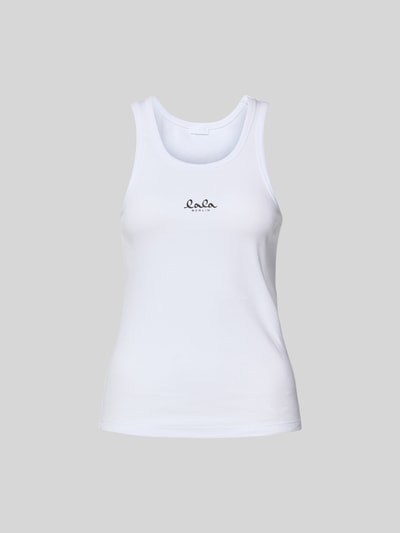 Produktfoto, weißes Tanktop mit Logo-Print von Lala Berlin aus Baumwoll-Mix in Ripp-Optik, körpernahe Passform, Rundhalsausschnitt