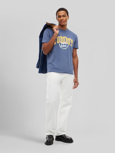 Tommy Jeans Regular Fit T-Shirt mit großem Logo-Print Dunkelblau 1