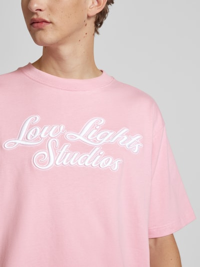 Low Lights Studios Oversized T-Shirt mit Label-Stitching Modell 'SHUTTER' Pink 3