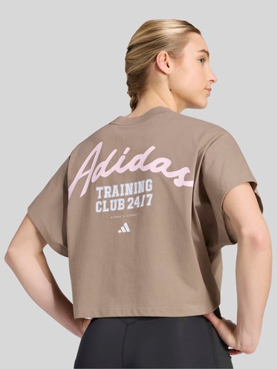 adidas Training t-shirt sportowy o luźnym kroju z mieszanki bawełny Szarobrązowy 5