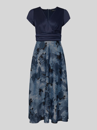 Produktfoto, Maxikleid met florale print van Swing, elastische materiaalmix, getailleerde pasvorm, V-hals, korte mouwen, blauwe tinten, gestreepte rok