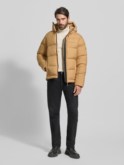 Peak Performance Gewatteerd jack met capuchon en labelstitching Zand - 1