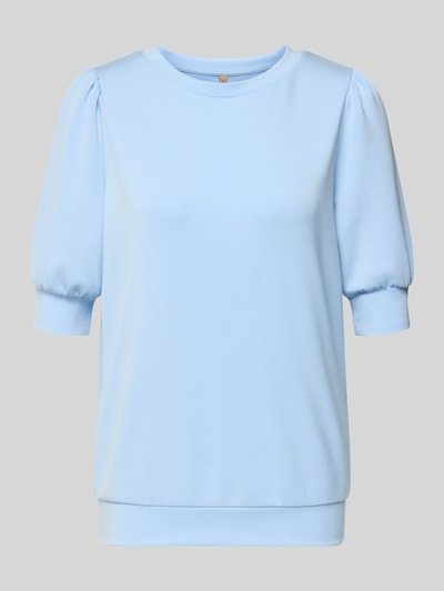 Produktfoto, jasnoniebieska bluza z mieszanki modalu o kroju regular fit, bufiaste rękawy o dł. 1/2, okrągły dekolt, model 'BANU' od Soyaconcept