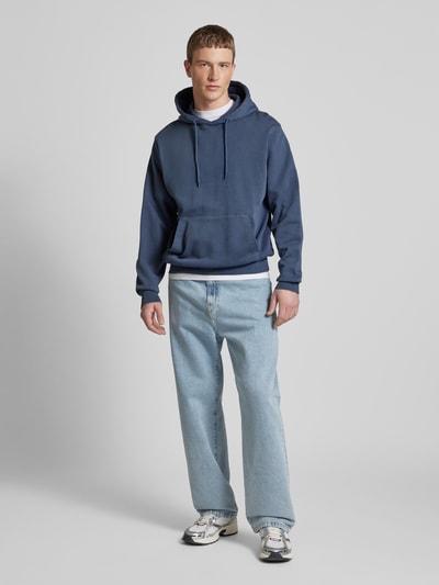 Jack & Jones Bluza z kapturem i kieszenią kangurką model ‘CHARGE FADED’ Jeansowy niebieski 1