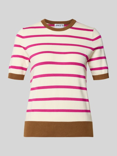 Produktfoto, Strickshirt aus Viskose-Mix mit Rundhalsausschnitt von Jake*s Casual, cremefarben mit pinken Streifen, braune Bündchen, Regular-Fit, Allover-Look, Rückenlänge bei Größe S 57 cm, Ärmellänge 20 cm.