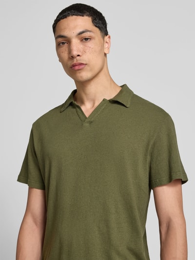 Officine Générale Poloshirt mit V-Ausschnitt Oliv 3