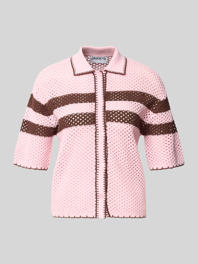 Produktfoto, kardigan z kołnierzykiem polo i rękawem o dł. 1/2 Cardigan mit Polokragen und 1/2-Arm von Jake*s Casual z bawełny, prosty krój, listwa guzikowa, różowo-brązowa faktura, długość tyłu w rozmiarze S: 56 cm, długość rękawów w rozmiarze S: 26 cm