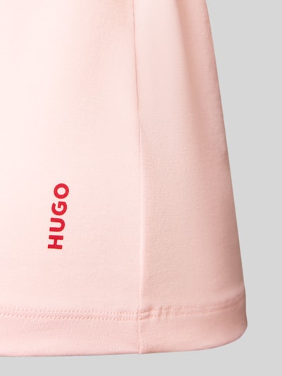 Produktfoto, jasnoróżowa tkanina, jednokolorowy efekt, gładka tekstura, napis z logo HUGO, Zestaw 2 szt., Model 'TWIN T-SHIRT RN' z mieszanki bawełny od HUGO, dopasowany krój