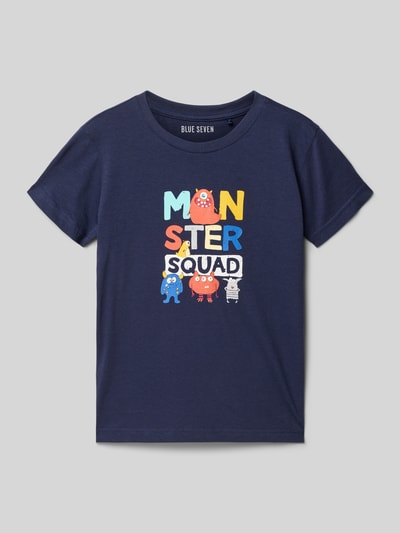 Produktfoto, dziecięcy t-shirt Regular Fit T-Shirt mit Motiv-Print von Blue Seven z bawełny, krój regular fit, nadruk z motywem, okrągły dekolt, długość tyłu w rozmiarze 116: 44 cm, granatowy, kolorowy nadruk, gładka faktura
