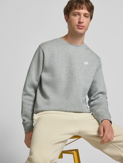 Nike Sweatshirt mit Label-Stitching und Rundhalsausschnitt Hellgrau 3