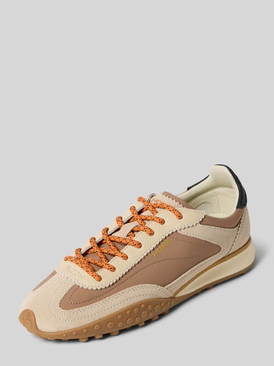 Produktfoto, sneakersy z mieszanki skóry z detalem z logo Model 'Bridge' od HOFF, profilowana podeszwa, zaokrąglony krój, wysokość obcasa w rozmiarze 40: 2 cm, wysokość cholewki: 8 cm, szerokość w rozmiarze 40: 8 cm