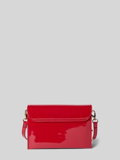 Produktfoto, Shoulder Bag mit Label-Applikation Modell 'EMBER' von VALENTINO BAGS in glänzendem Rot mit Überschlag und abnehmbarem Riemen