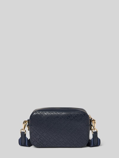 Tommy Hilfiger Kameratasche mit großflächiger Logo-Prägung Dunkelblau 4