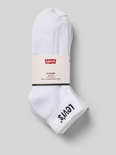 Produktfoto, weiße Socken aus Baumwoll-Mix im 6er-Pack von Levi's®, glatte Struktur, schwarzer Markenprint, Herren Socken von Levi's®.