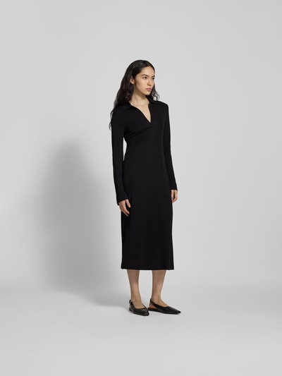 Filippa K Midikleid mit V-Ausschnitt Black 1