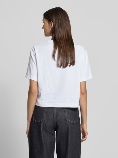 Frauenmodel trägt Oversized T-Shirt aus Baumwoll-Mix von Lacoste, Optik: Unifarben, Passform: Regular-Fit, Ganzkörperansicht Rückansicht.