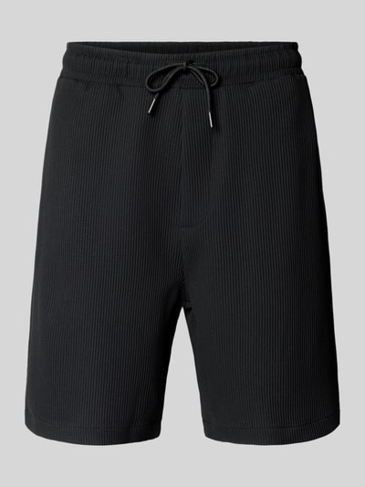 Produktfoto, Shorts in Plissee-Optik mit elastischem Bund von REVIEW, schwarze Farbe, Material-Mix mit Stretch-Anteil, Regular-Fit, sichtbare Struktur.