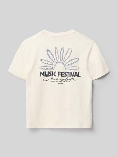 Jongen draagt Regular Fit T-Shirt met Logo-Print van Garcia, witte katoen, ronde hals, ruglengte maat 140: 55 cm, rugaanzicht.