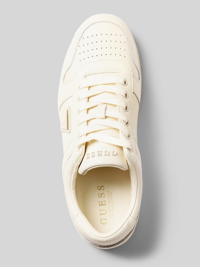 Produktfoto, Sneaker aus echtem Leder mit Logo-Detail Modell 'Uddent' von GUESS in Beige, runde Form, strukturierte Textur, Schnürverschluss, Herren Sneaker, abgerundete Passform, Logo auf Zunge und Innensohle, Absatzhöhe 3 cm, Schafthöhe 7 cm, Schaftweite 9 cm