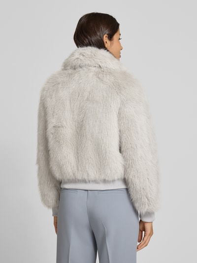 Luisa Cerano Jacke aus Kunstfell mit Umlegekragen Hellgrau 5