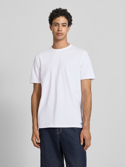 Männermodel trägt Regular Fit T-Shirt-Set aus Baumwoll-Mix Modell 'NAOLO' von HUGO, Optik: Unifarben, Label-Print, Ganzkörperansicht von vorne.