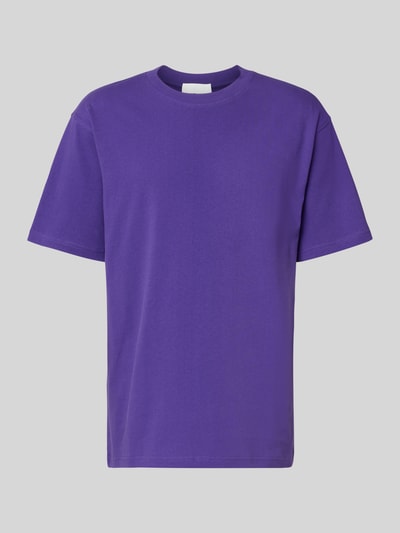 Produktfoto, Relaxed Fit T-Shirt aus Bio-Baumwoll-Mix Modell 'MAARKOS' von Armedangels in Unifarben Violett mit Logo-Stitching, Jersey-Struktur.