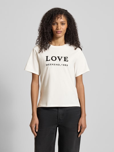 Frauenmodel trägt Slim Fit Damen T-Shirt aus reiner Baumwolle Modell 'DAGILE' von Weekend Max Mara, Optik: Unifarben, Logo-Print, Pailletten, Rundhals, Kurzarm, gerade Abschlüsse, Ganzkörperansicht von vorne