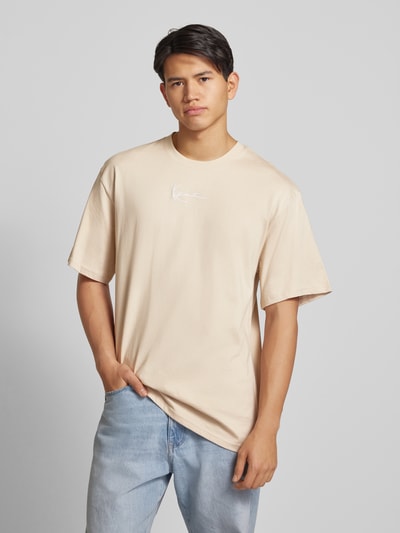 KARL KANI T-Shirt mit Label-Stitching Sand 4