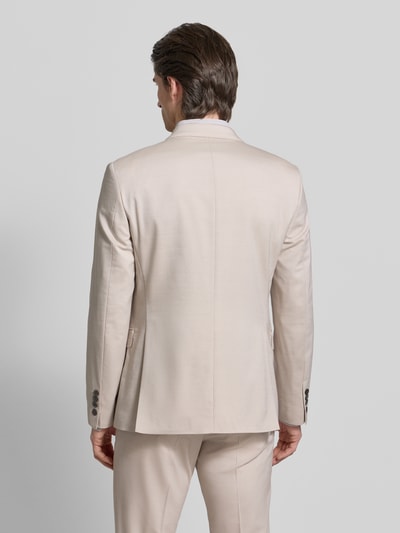 Männermodel trägt 2-Knopf-Sakko mit Brusttasche van JOOP! Collection, regular fit, viskose-katoenmengsel, lichtbeige, Ganzkörperansicht Rückansicht