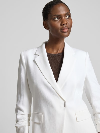 Vrouwenmodel draagt Slim Fit Kurzblazer uit mix van linnen en viscose model 'JIA8' van BOSS, mêlee look, twill, reverskraag, 1-knoopsluiting, met klepzakken, materiaalverwerking: mix van linnen en viscose, Nahaufnahme bovenlichaam