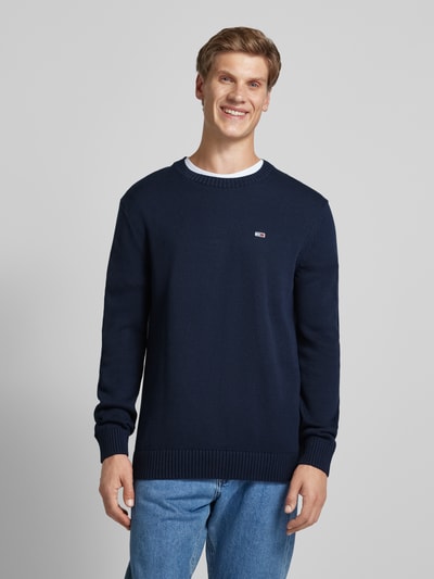 Tommy Jeans Sweter z dzianiny o kroju slim fit z naszywką z logo Ciemnoniebieski 4