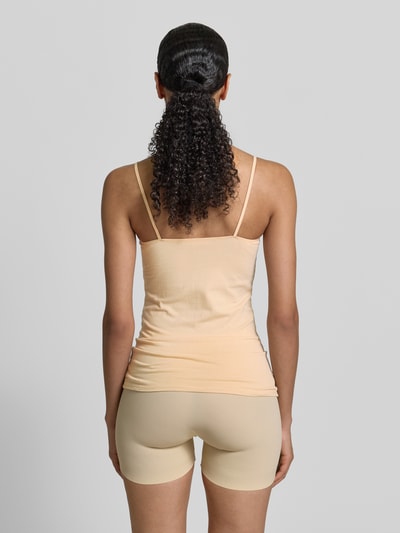 Kobiece modelka ma na sobie Unterhemd mit Spaghettiträgern von Schiesser, mieszanka bawełny i elastanu, krój slim fit, okrągły dekolt, cienkie ramiączka, widok całej sylwetki z tyłu